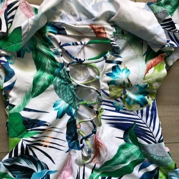 La Blanca Floral Off Shoulder One Piece Swimsuit 6 - Picture 13 of 16